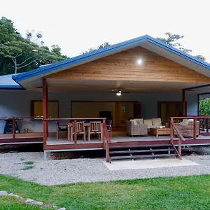 Coconut Beach House Cape Tribulation